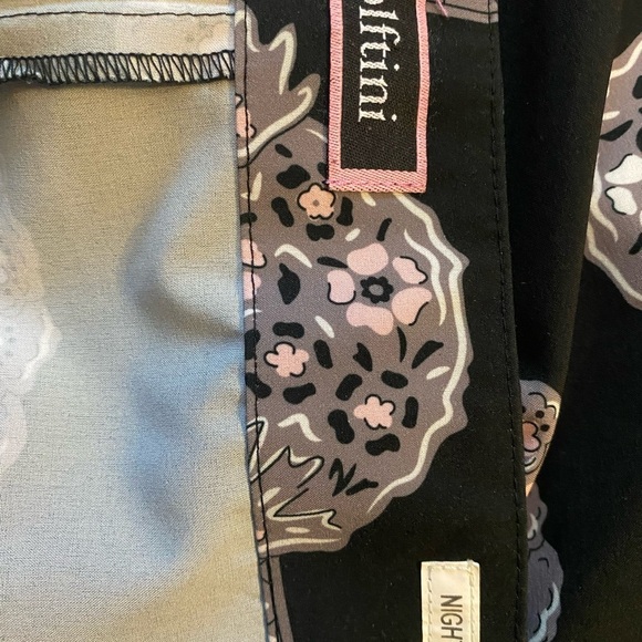 Golftini Elegant Black and Pink Patterned golf  Skort - Picture 3 of 3